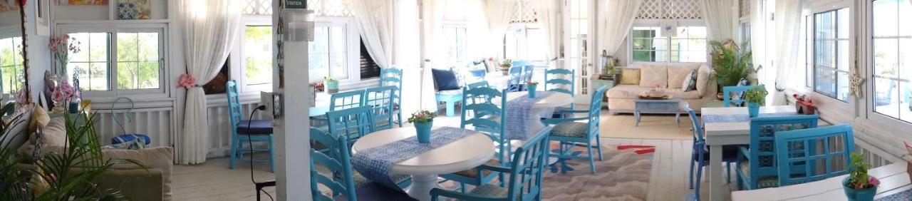 Rollezz Villas Beach Resort Old Bight Exteriör bild